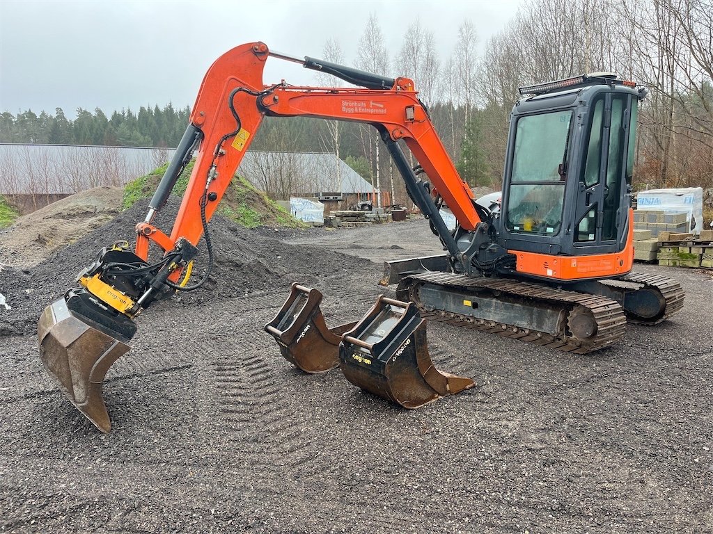 Hitachi Zaxis 48U-3 CLT – 4T8 – 3 382 h – 2012