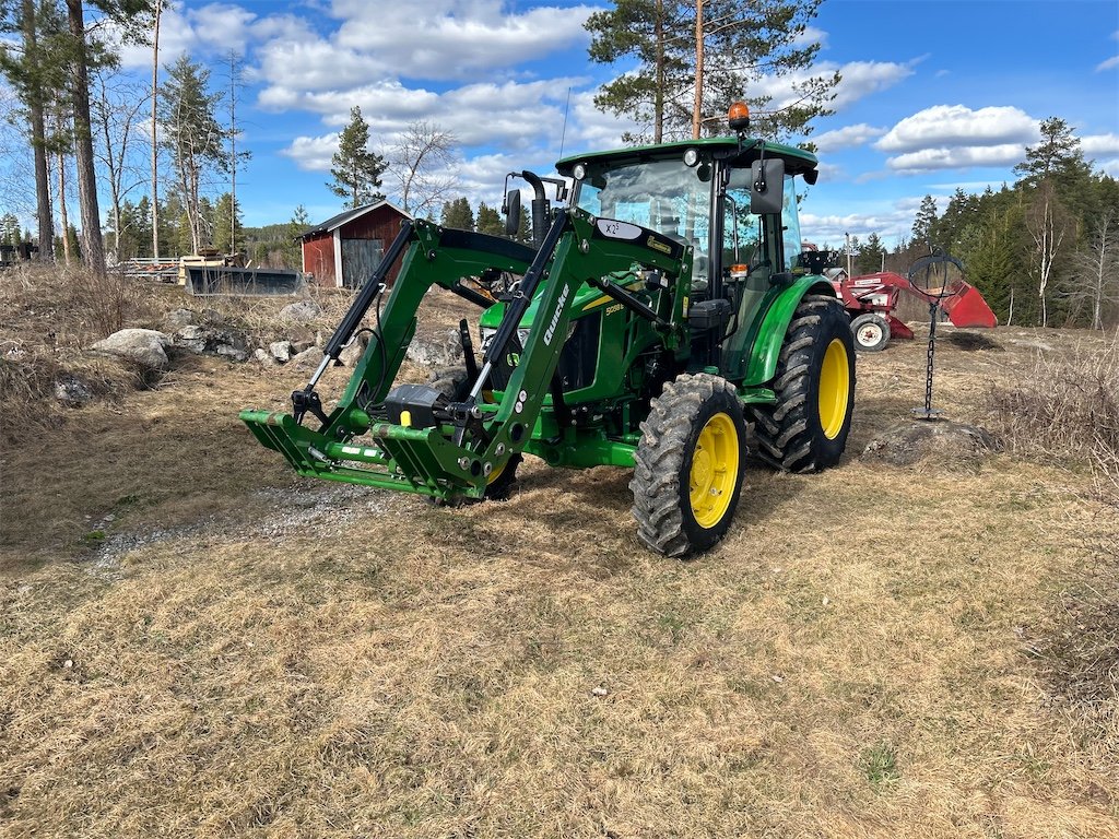 JOHN DEERE 5058 E – 61 ch – 2022 – 272 h