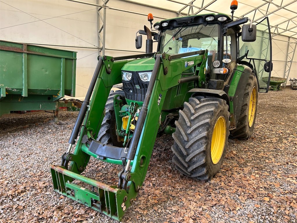 JOHN DEERE 6125R – 145 ch – 2013 – 5 398 h – CHARGEUR TRIMA +5.1P