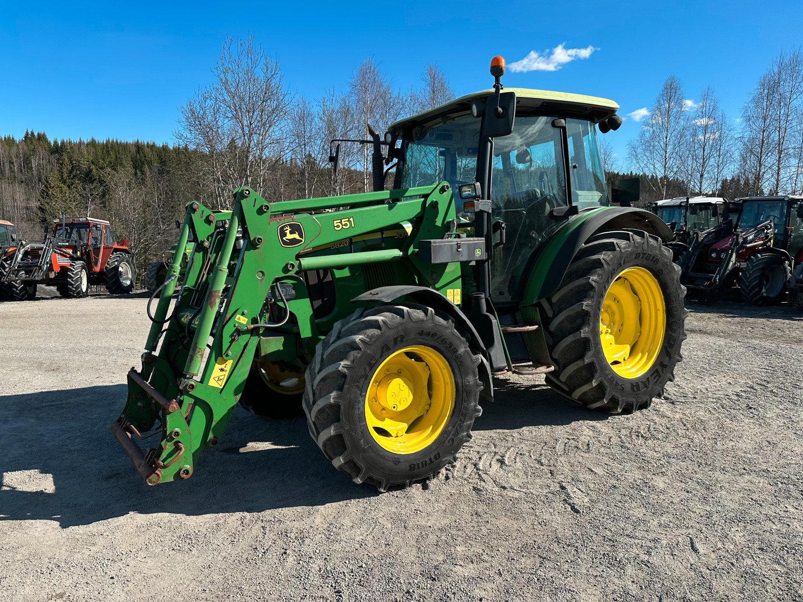 John Deere 5820 – 88 ch – 5 384 h – 2005