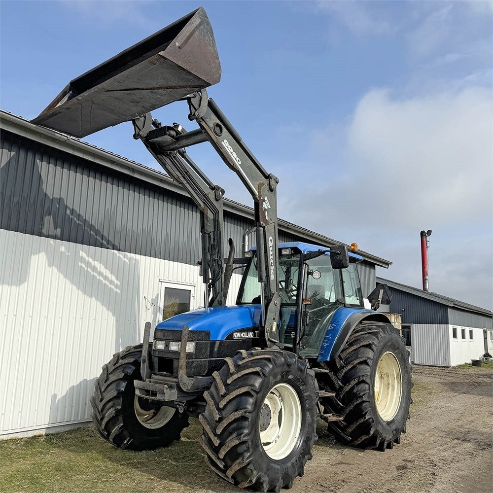NEW HOLLAND TM135 – 136 ch – 2001 – 8 946 h – CHARGEUR FRONTAL