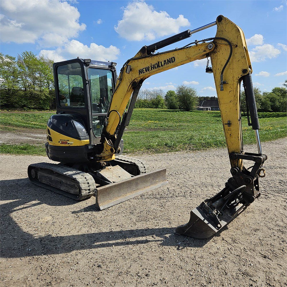 New Holland E39 B – 4T – 2 786 h – 2015