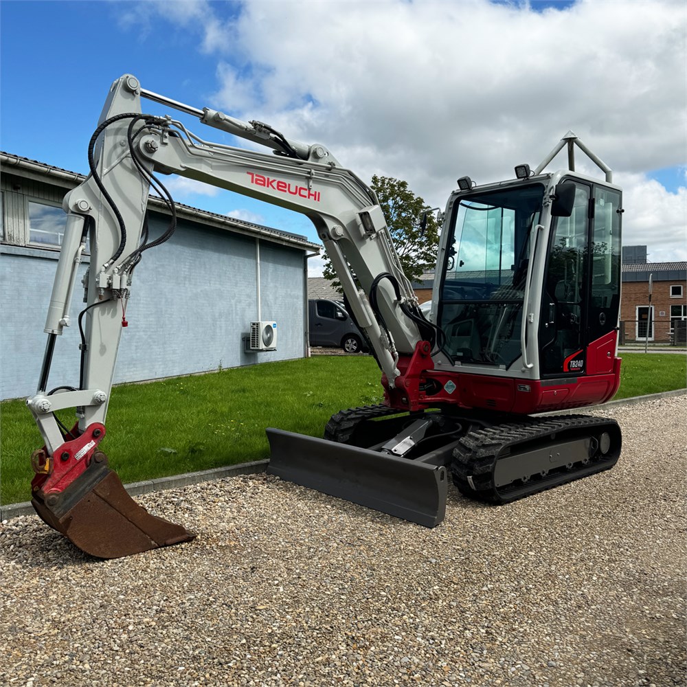 Takeuchi TB240 – 4T – 2 230 h – 2018