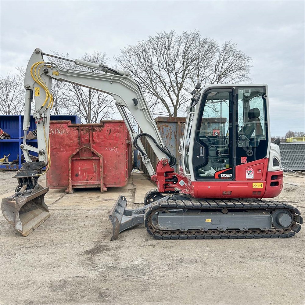 Takeuchi TB260 – 6T – 1 800 h – 2016